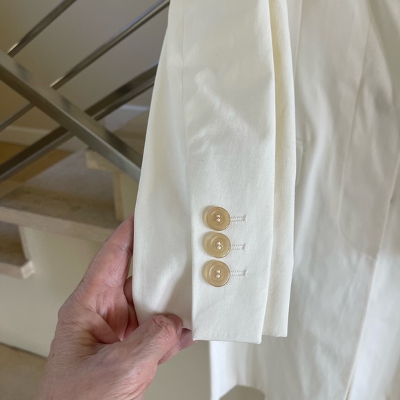 VICTOR VICTORIA WHITE COAT - Picture 13 of 15